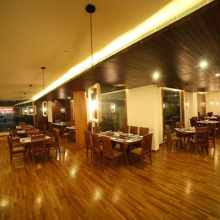 Woodies Bleisure Hotel Kozhikode Bagian luar foto