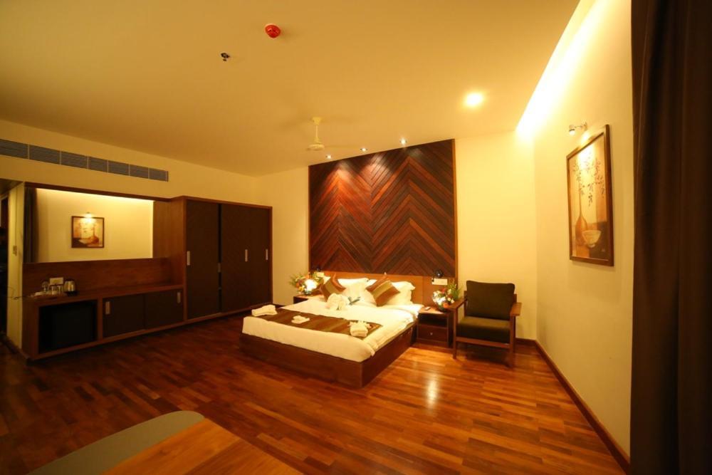 Woodies Bleisure Hotel Kozhikode Bagian luar foto