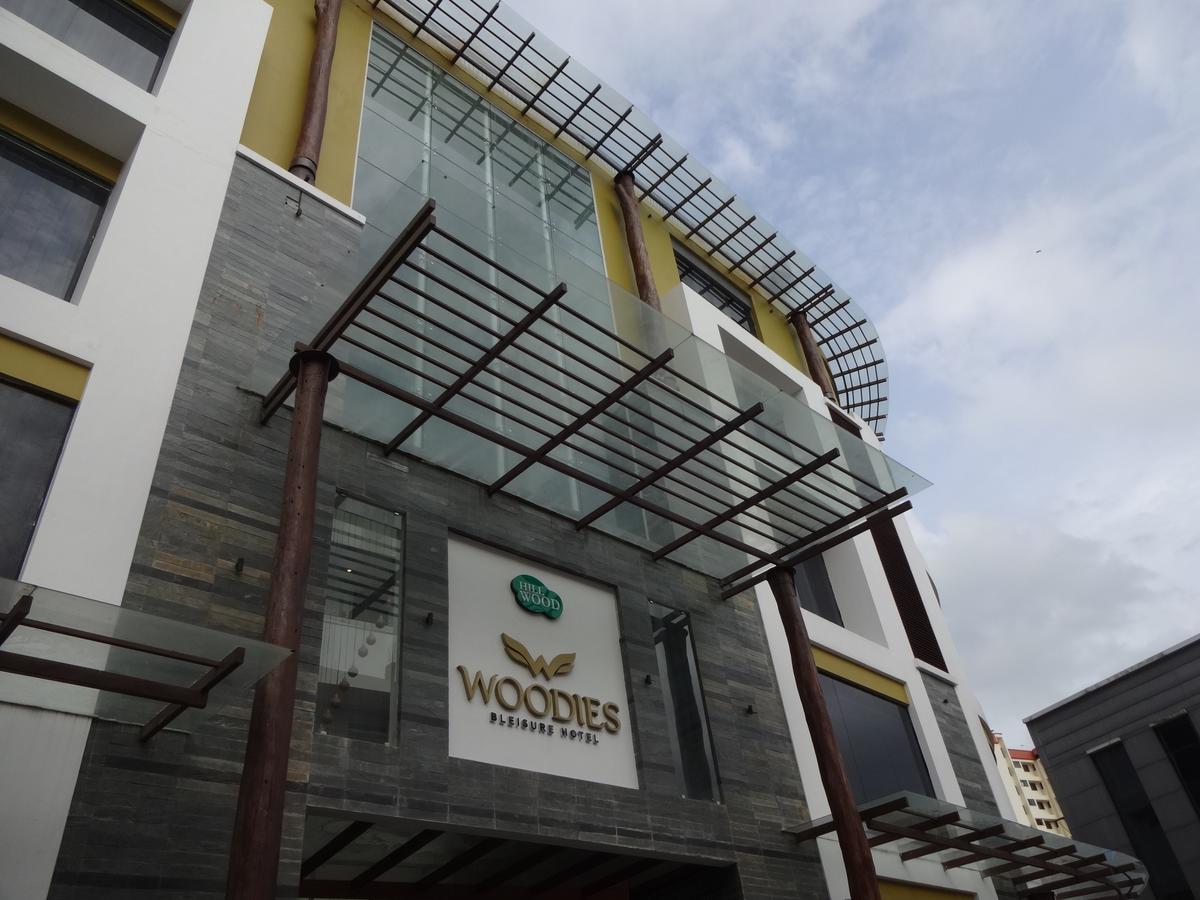 Woodies Bleisure Hotel Kozhikode Bagian luar foto