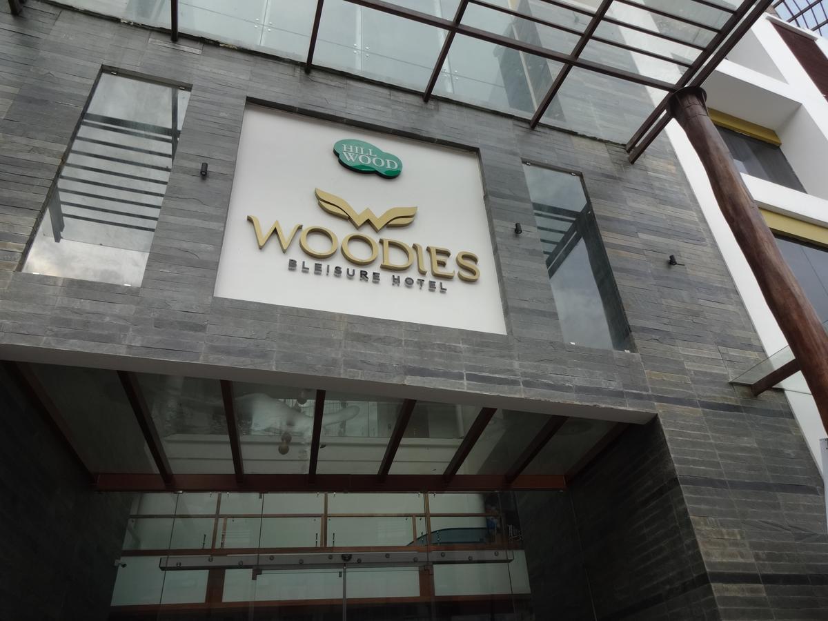 Woodies Bleisure Hotel Kozhikode Bagian luar foto