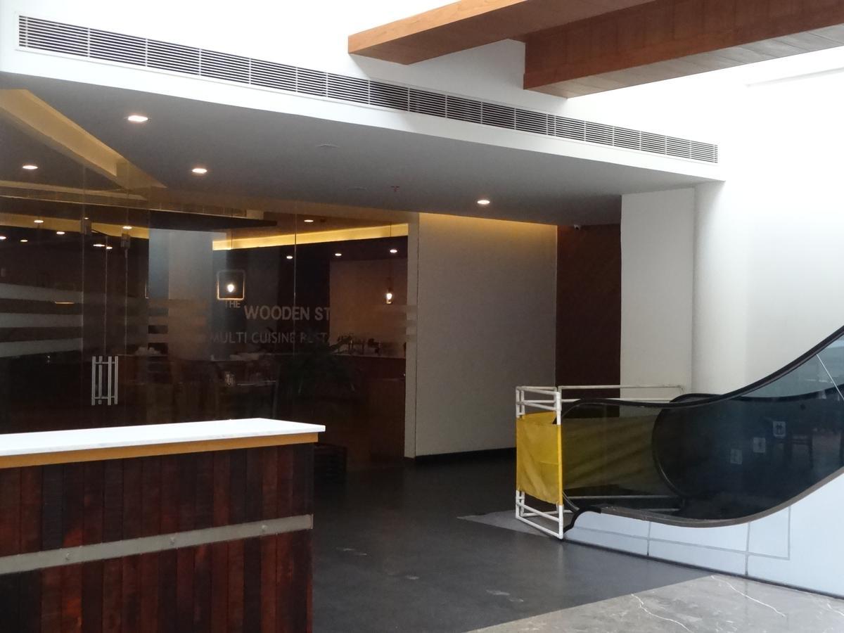 Woodies Bleisure Hotel Kozhikode Bagian luar foto