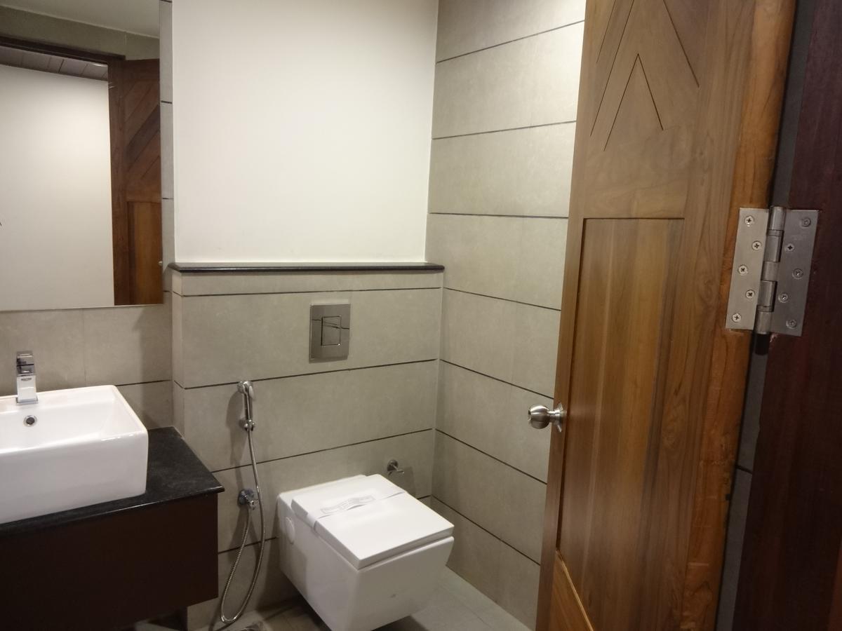 Woodies Bleisure Hotel Kozhikode Bagian luar foto