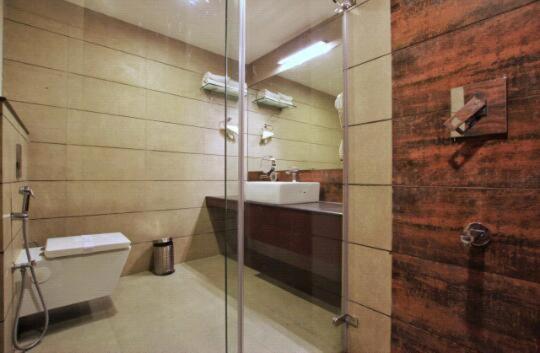 Woodies Bleisure Hotel Kozhikode Bagian luar foto