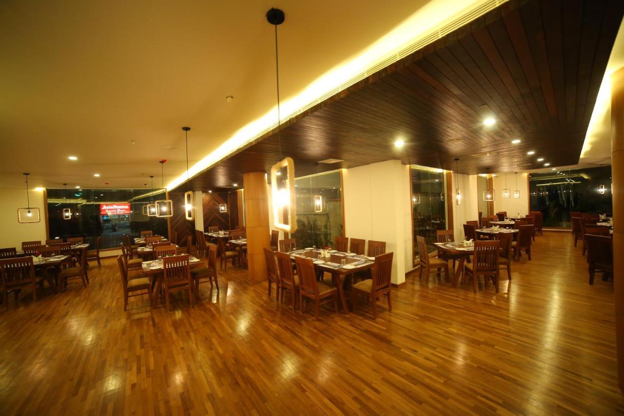 Woodies Bleisure Hotel Kozhikode Bagian luar foto
